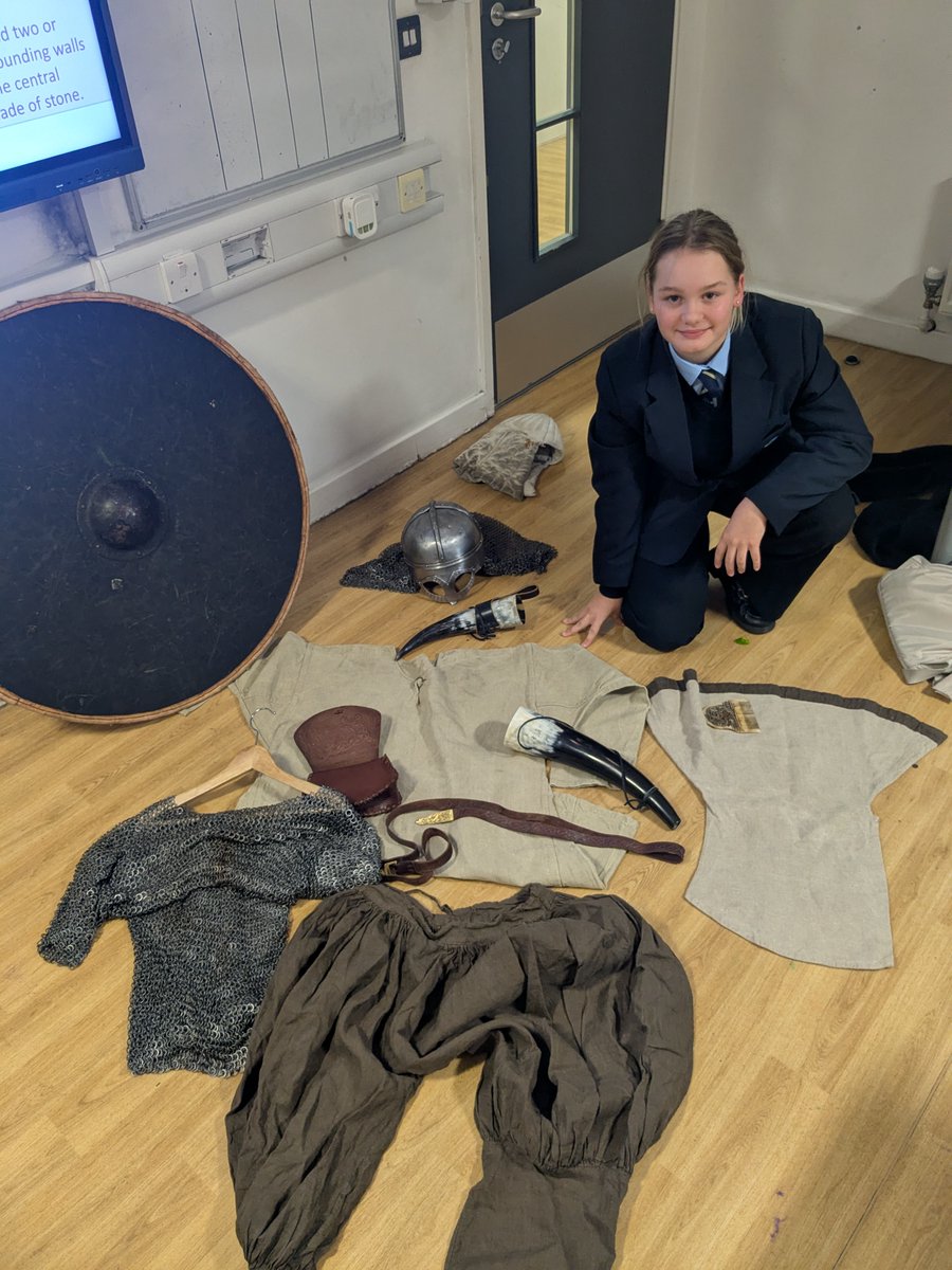 RooksHeath's tweet image. Recently, Mia from Year 7 brought in her dad&apos;s Viking props and armour!
The students were amazed to discover just how heavy the metal armour really is.

#historylesson #history #vikings #armour #rooksheathschool