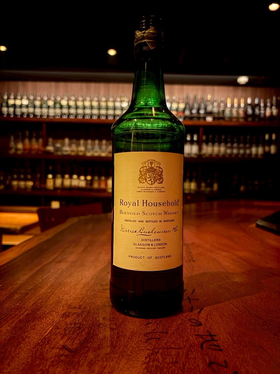 SipBar's tweet image. ロイヤルハウスホールド

王室ゆかりの一本「ロイヤルハウスホールド」
エドワード7世の“自分専用”として誕生したウイスキーで、日本は数少ない正規輸出国！
クセがなく、初心者の方でも楽しめるエレガントさがあります✨
“英国王室の気品”をゆっくり味わってみませんか😏

#TWLC
#XWC