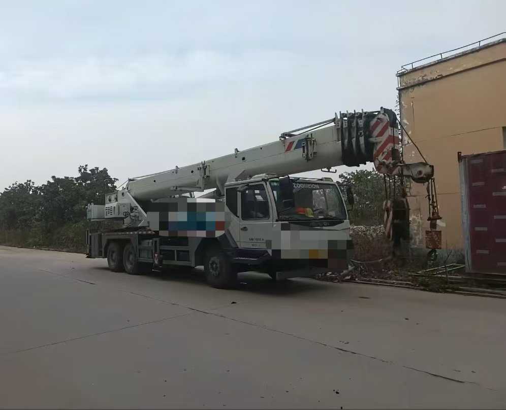 dindang1938116's tweet image. 2014 Year Zoomlion 35 ton Truck Crane for sale. Type QY35V5, 41m mainboom, 16m jib, original edition, no welding, no reinforcement, price $35000.
More info:en.dindang168.com/g/102183
#cranemachine #truckcrane #Zoomlion #35ton #41m #2014
