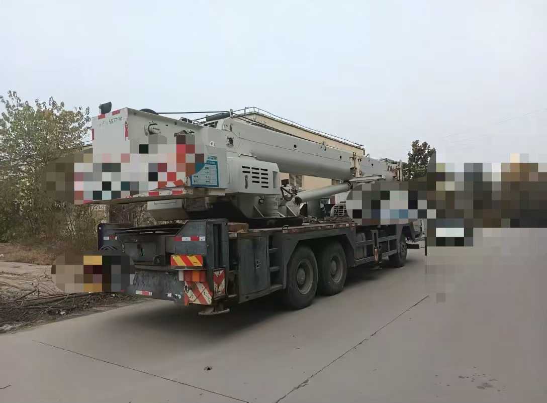 dindang1938116's tweet image. 2014 Year Zoomlion 35 ton Truck Crane for sale. Type QY35V5, 41m mainboom, 16m jib, original edition, no welding, no reinforcement, price $35000.
More info:en.dindang168.com/g/102183
#cranemachine #truckcrane #Zoomlion #35ton #41m #2014