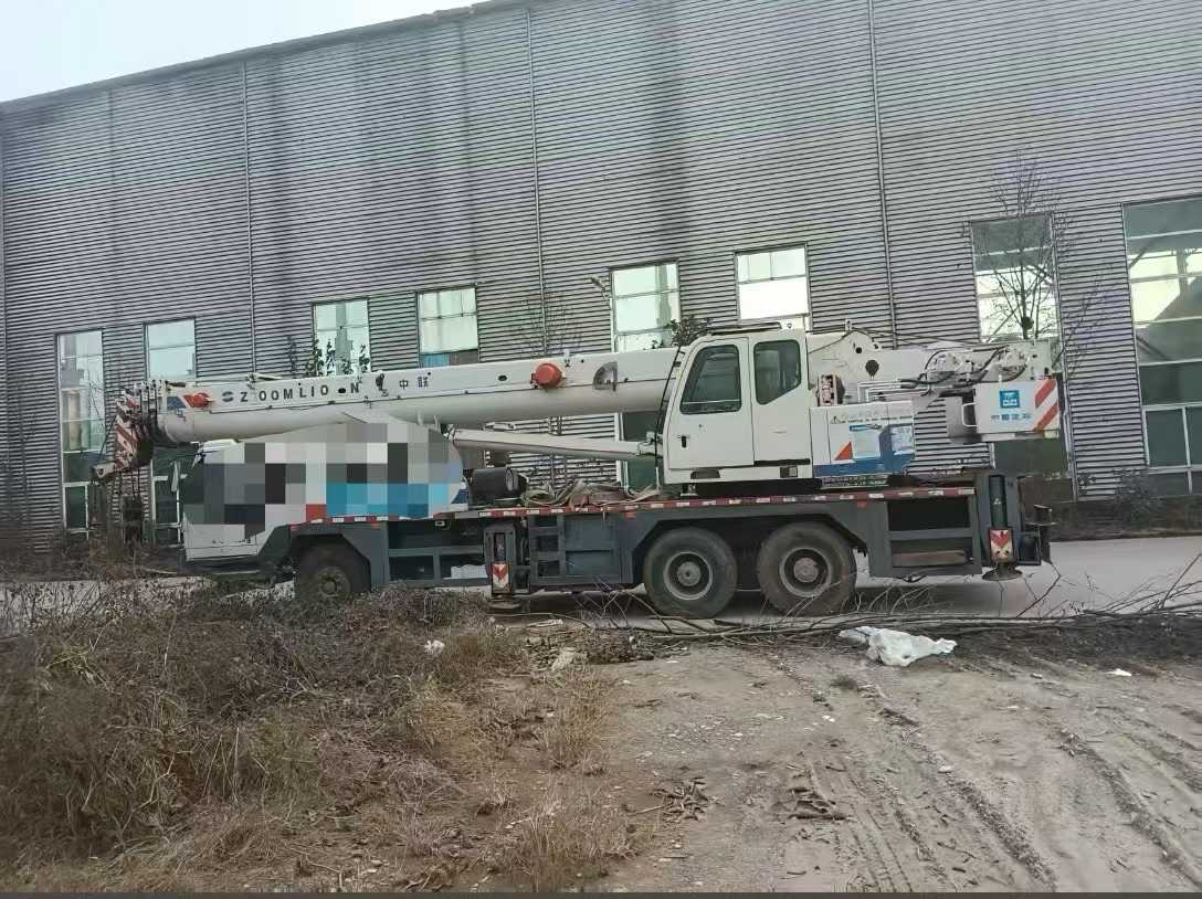 dindang1938116's tweet image. 2014 Year Zoomlion 35 ton Truck Crane for sale. Type QY35V5, 41m mainboom, 16m jib, original edition, no welding, no reinforcement, price $35000.
More info:en.dindang168.com/g/102183
#cranemachine #truckcrane #Zoomlion #35ton #41m #2014