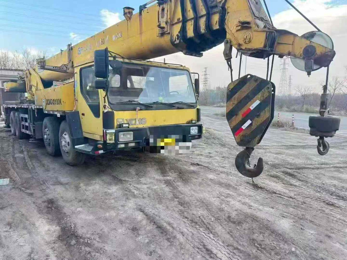 dindang1938116's tweet image. 2006 year XCMG 65Ton Truck Crane for Sale: Type QY65K，42meters mainboom , 15 meters jib , new paint , good working condition, price $25000.
More info:en.dindang168.com/g/102185
#cranemachine #truckcrane #XCMG #42m #65ton #2006