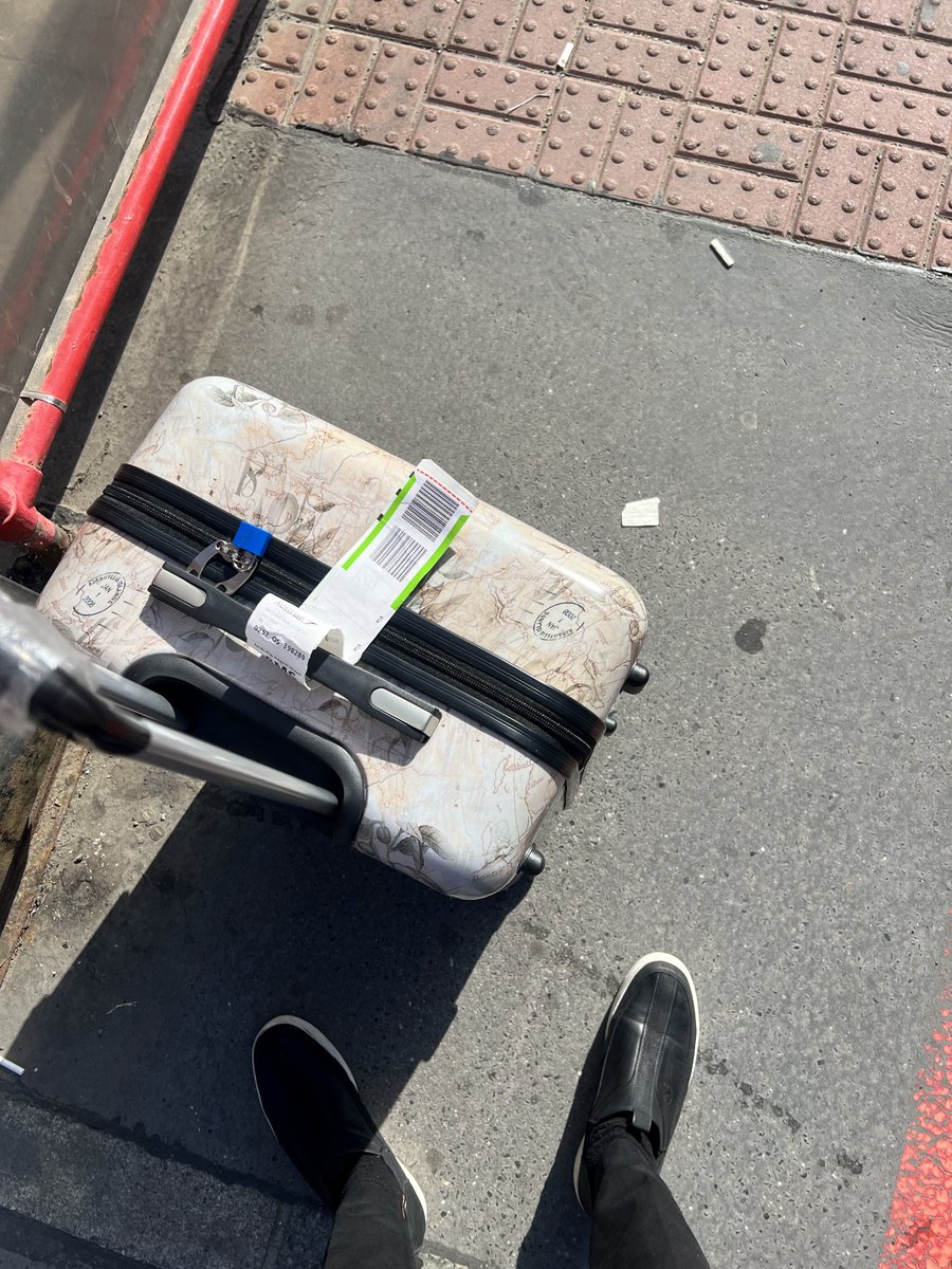 DancharlesOkoto's tweet image. Here’s what made @WebSummit 2025 stand out and why I think I&apos;ll make it a yearly thing.
► 71,386 attendees from 157 countries.
► 1,857 investors: a signal that in-person deal-making is accelerating again.
► 2,725 startups and $715.5 million in post-event funding raised.