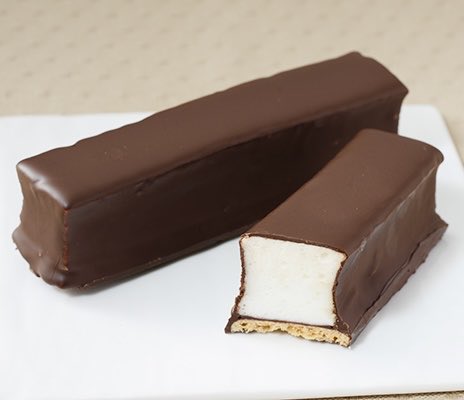 sweetroad5's tweet image. １２月２日よりローソンから、パリッとチョコとぷにふわ食感の生マシュマロを楽しむスティックスイーツ「ご褒美スティックケーキ　ぷにふわ生マシュマロ」が新発売されます✨
sweetroad5.com/news/21665/