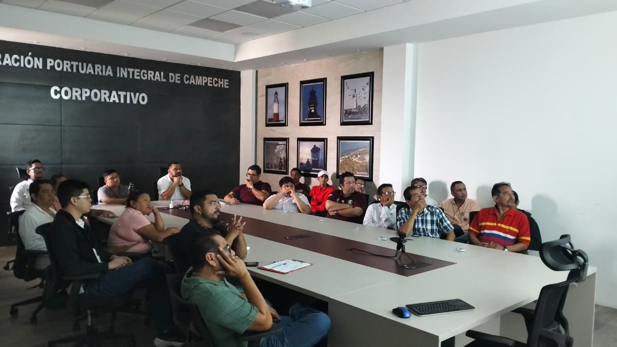 AgapitoCeballos's tweet image. En la #APICAM cuidamos la salud de nuestros trabajadores!
Recibieron una plática informativa sobre la importancia de la detección temprana y el cuidado preventivo de la salud masculina a través del área de Promoción de la Salud del #IMSS. 
Como parte del #MesdelHombre
💪🏼👨‍⚕️