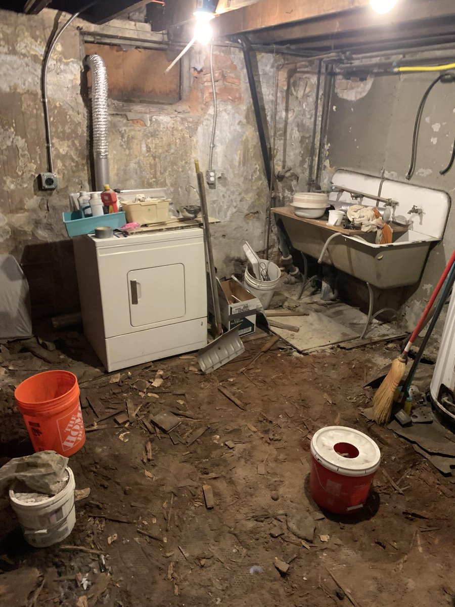 BecomingCritter's tweet image. basement when i have a daughter