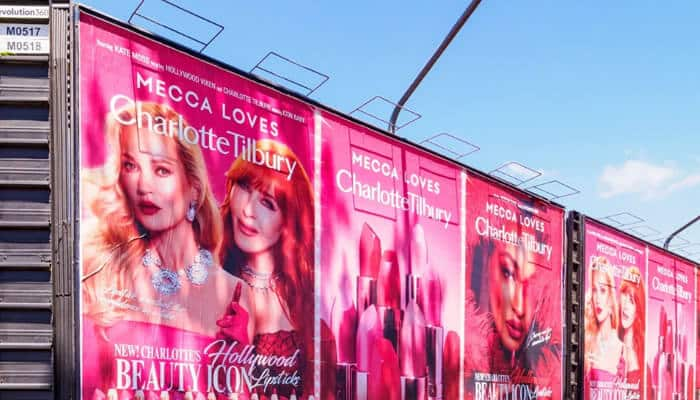 TycoonStoryCo's tweet photo. 🚨 Street Campaigns that spark real-world buzz go beyond ads! From murals to interactive installations, these campaigns break through the noise and engage audiences.

https://t.co/PPCRVyK8fc

#streetcampaigns #outdooradvertising #marketing #creativecampaigns #publicart https://t.co/JEMNTbpvTN