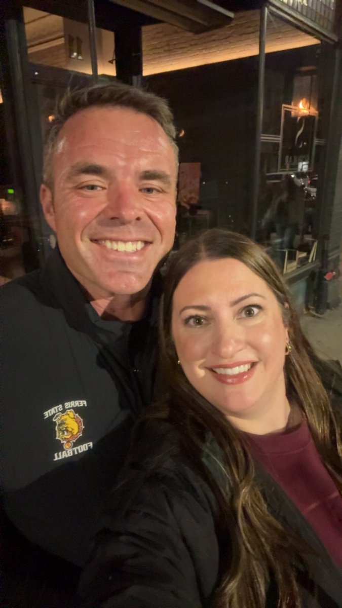 CoachDrewBurton's tweet image. Blessed and thankful this Thanksgiving for our amazing West Michigan Burton/Breen/Gilfillan family, @FerrisFootball and our health/happiness. 

#WhatACalenderYear #GetTo 
#NastyBoys