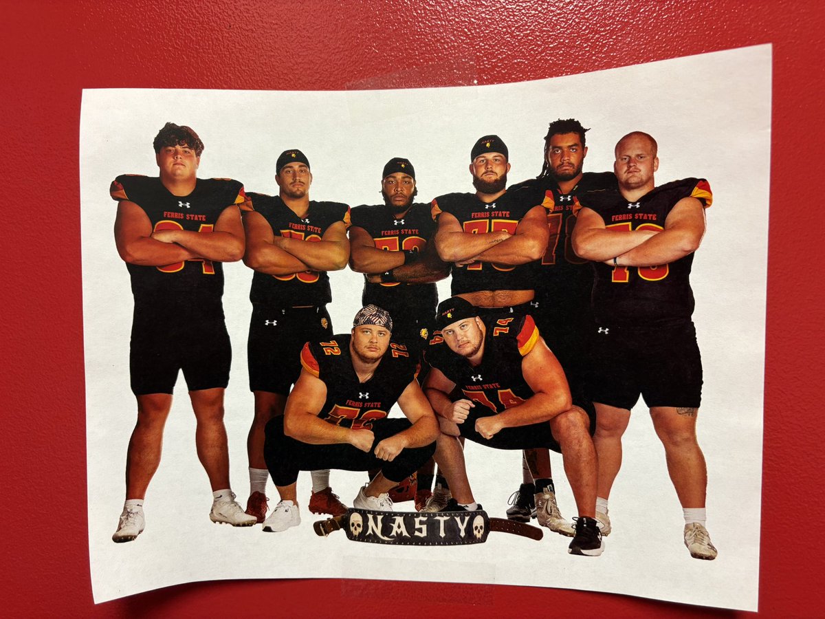 CoachDrewBurton's tweet image. Blessed and thankful this Thanksgiving for our amazing West Michigan Burton/Breen/Gilfillan family, @FerrisFootball and our health/happiness. 

#WhatACalenderYear #GetTo 
#NastyBoys