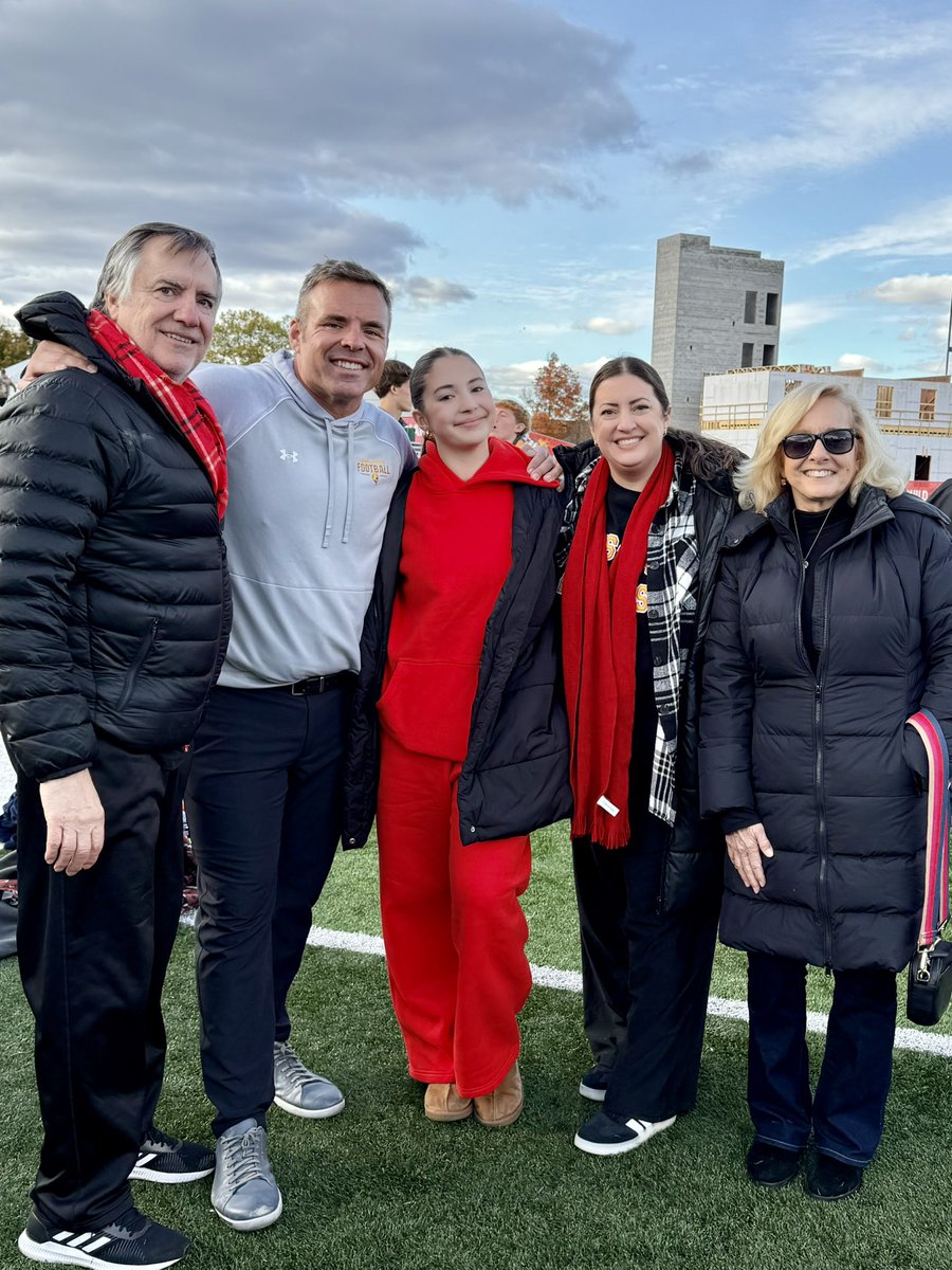 CoachDrewBurton's tweet image. Blessed and thankful this Thanksgiving for our amazing West Michigan Burton/Breen/Gilfillan family, @FerrisFootball and our health/happiness. 

#WhatACalenderYear #GetTo 
#NastyBoys