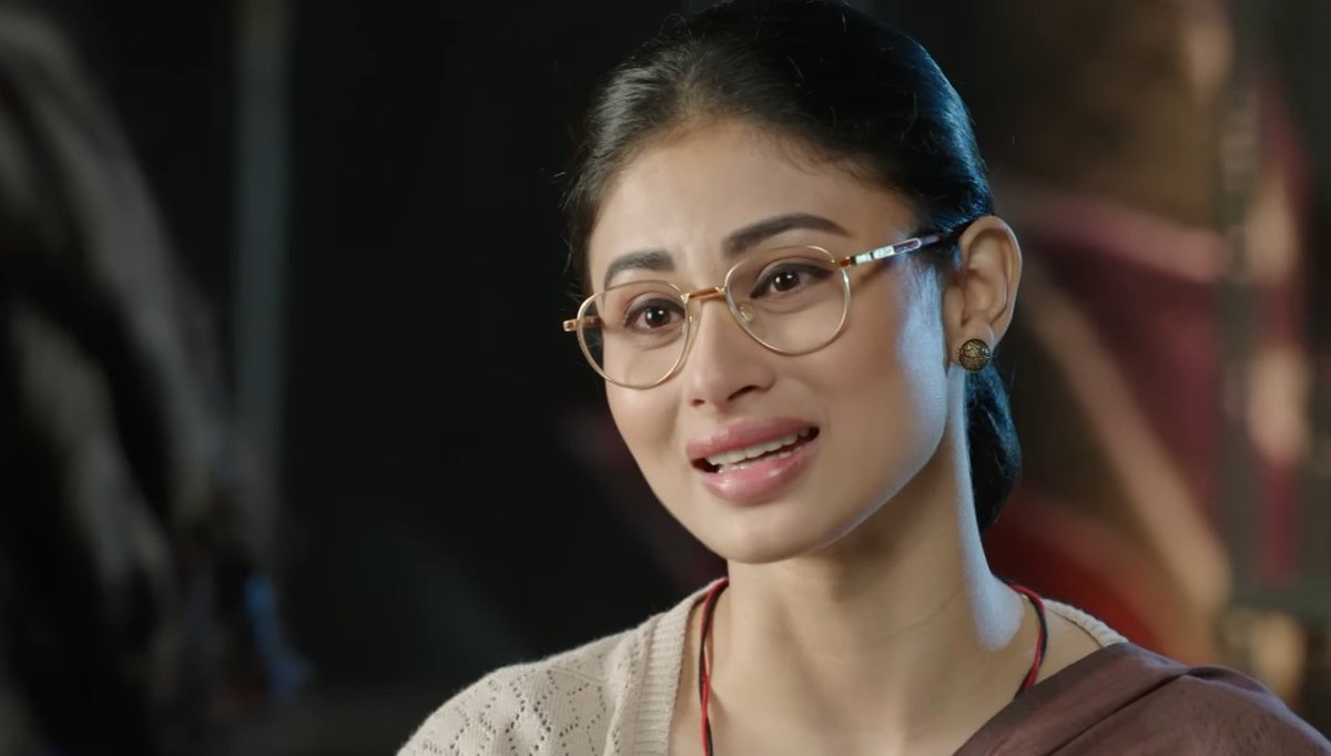 — toh pagli ro kyun rahi hai, ye to achhi baat hai meri beti ko pyaar ho gya hai 🥺💗

Shivanya as mother<3😭🥹❤️🧿

[ #mouniroy • #naagin2 ]
