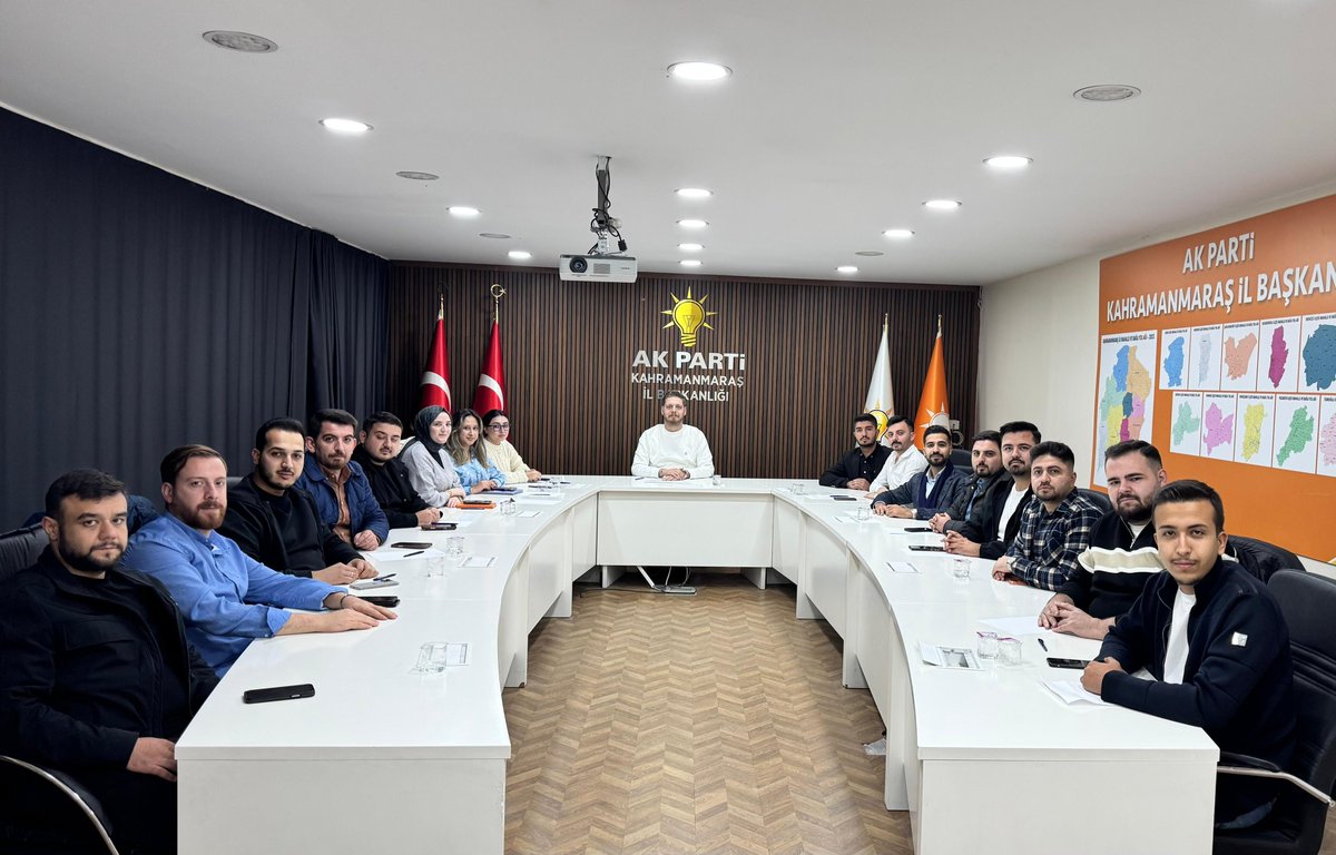 akgenclikkmaras's tweet photo. İl Gençlik Kolları Başkanımız Furkan Ünaldı başkanlığında haftalık olağan yürütme kurulu toplantımızı gerçekleştirdik.

Hayırlara vesile olsun. https://t.co/byCNVWB73w