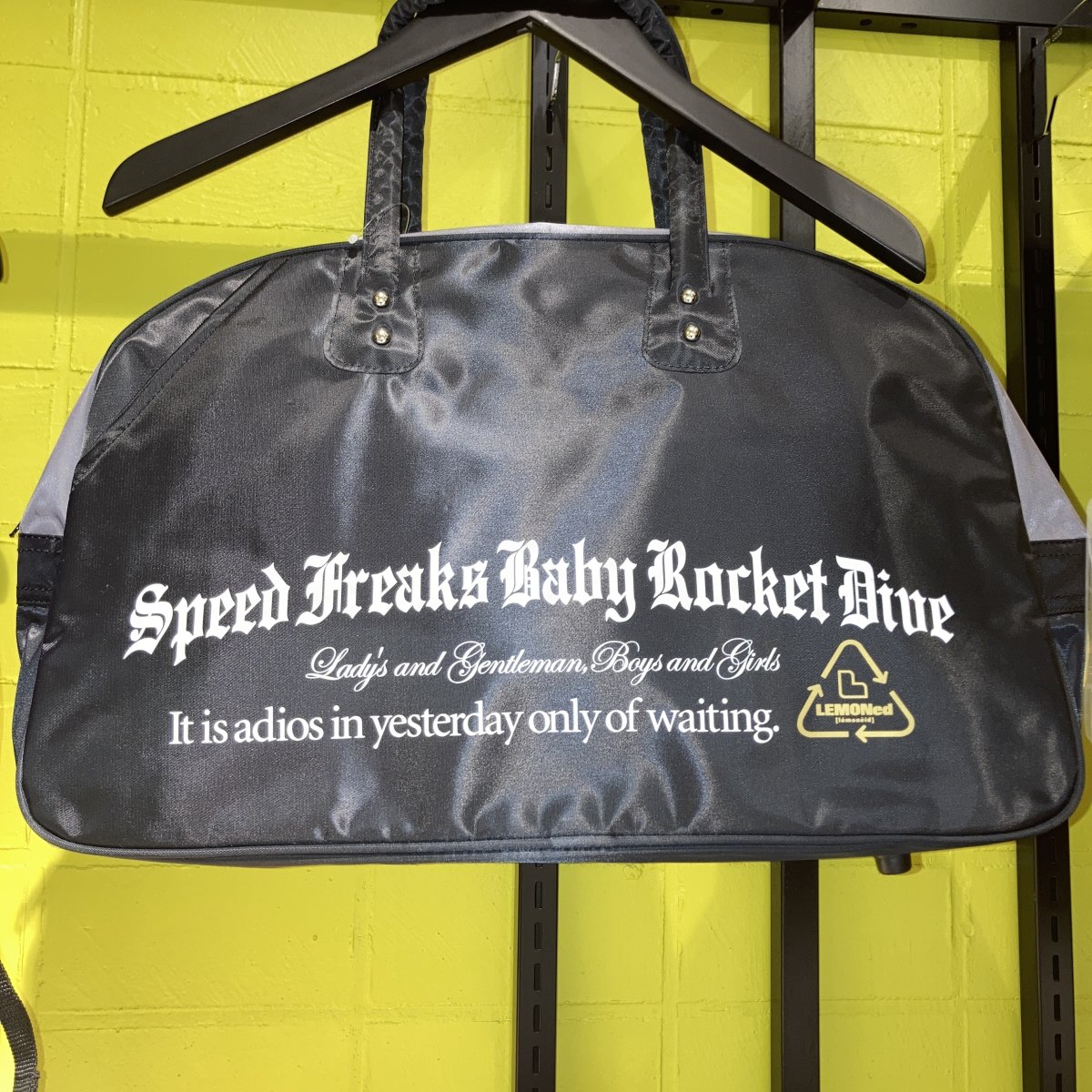 Laforet_H's tweet image. B1F レモネードショップ 早い者勝ち！2点入荷しました！！: 大人気のマジソンバッグが入荷しました！
なんと言っても文字が可愛いです☆
底も広いので沢山荷物が入ります！お出かけや旅行に是非いかがですか！？ laforet.ne.jp/news_events/39…