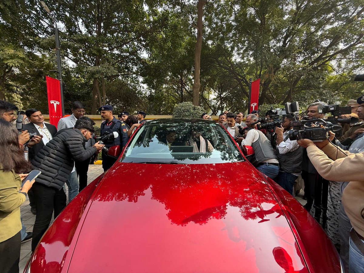 MoneyCode10x's tweet image. 🇮🇳🚀 India Opens Its First All-in-One Tesla Center — A Major Step Toward a Full Tesla Presence in the Country

A landmark moment for India’s EV ecosystem:
The first integrated Tesla Center in the country has officially opened in Gurugram, Haryana, inaugurated by Hon’ble CM Shri…