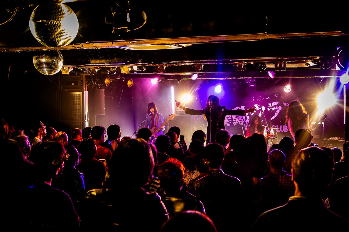 Voodoo_Club_'s tweet image. 遂に明日...‼️‼️

『暴動クラブ LIVE TOUR 2025 暴動遊戯』
at. ESPエンタテインメント福岡LIVE HALL EMY

前売り販売は本日23:59まで🏃‍♂️💨
(e+は18:00まで)
e+：eplus.jp/voodooclub/
チケットぴあ：w.pia.jp/t/voodooclub20…
ローソンチケット：l-tike.com/voodooclub/

#暴動クラブ
#暴動遊戯