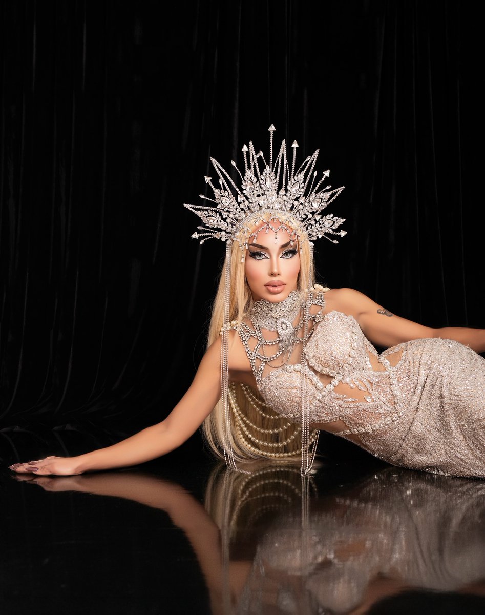 DragBasee's tweet image. Kelly Caracas look stunning in newly released photos.