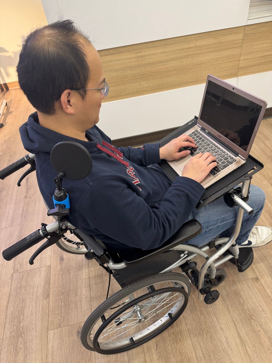 KUPOCARE's tweet image. Wheelchair → mobile office 💻🚀 New modular mount holds a 15″ laptop rock-solid, angle adjustable, clamp-on in seconds. Work anywhere, roll everywhere. #AssistiveTech #Accessibility #KUPOCARE