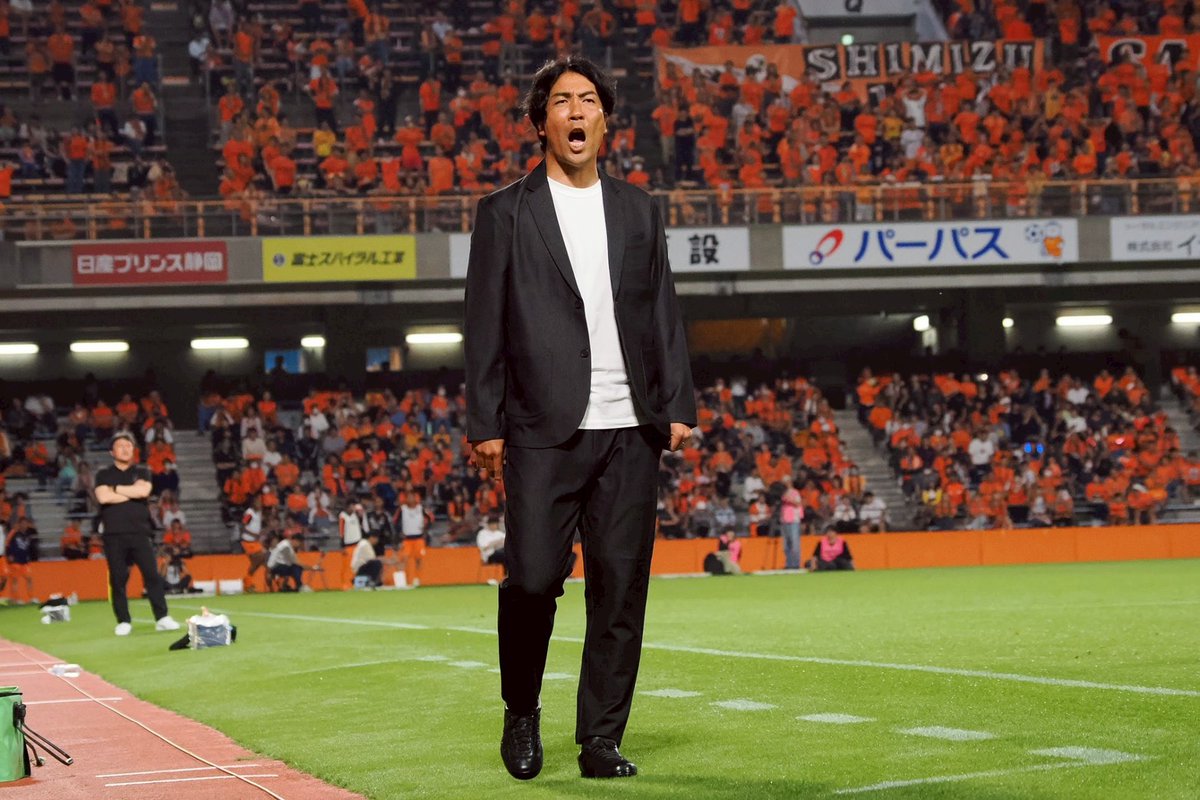 yamagafc's tweet image. 【ニュース】早川 知伸監督 退任のお知らせ

「今シーズンは、『昇格』のミッションを強い覚悟と責任で臨んだシーズンではありましたが、このような結果、成績になってしまっ
たこと、すべての責任は⾃分にあると感じております」

「聖地アルウィンでの試合は、やはり特別なものです。…