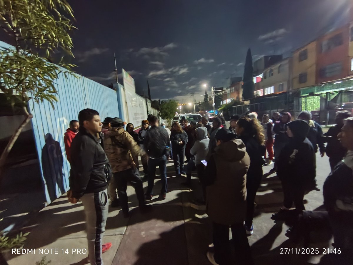 georgeeecom's tweet photo. @GobNeza  vecinos de unidad rey Neza en protesta por no tener agua .
Necesitamos apoyo https://t.co/r6abUCsjgh