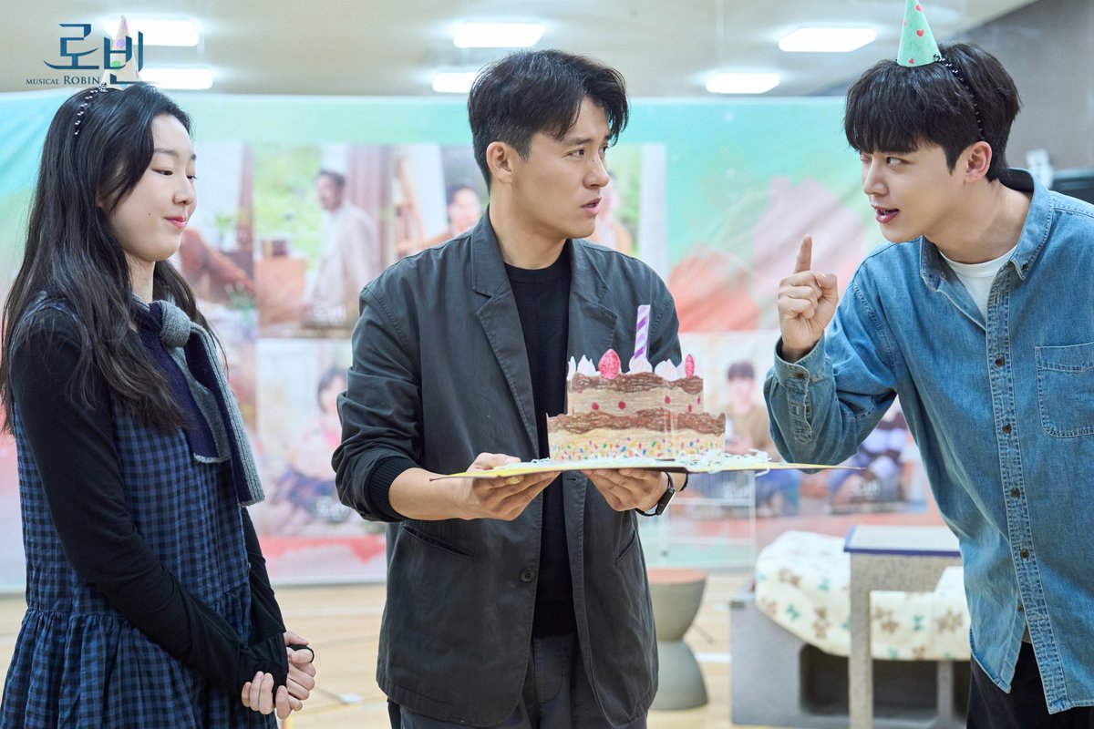 showplay's tweet image. #뮤지컬 #로빈
🄼🅄🅂🄸🄲🄰🄻 🅁🄾🄱🄸🄽🚀

레온의 일기

로빈 가족의 따뜻하고 열정이 느껴지는 현장!
레온이 단독 취재 해보았습니다📸

지구로의 귀환까지 앞으로 3일!

극장에서 만나요👨‍🚀♥️

-
25.12.01 - 26.03.01
대학로 TOM(티오엠) 1관