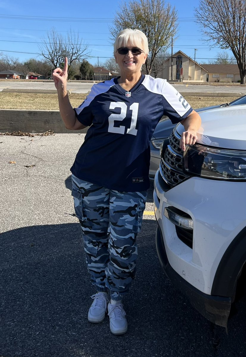 DCGurl4L's tweet photo. How Bout Dem Boyz!!! 🥰💙🏈 https://t.co/ryqhDlWeHd