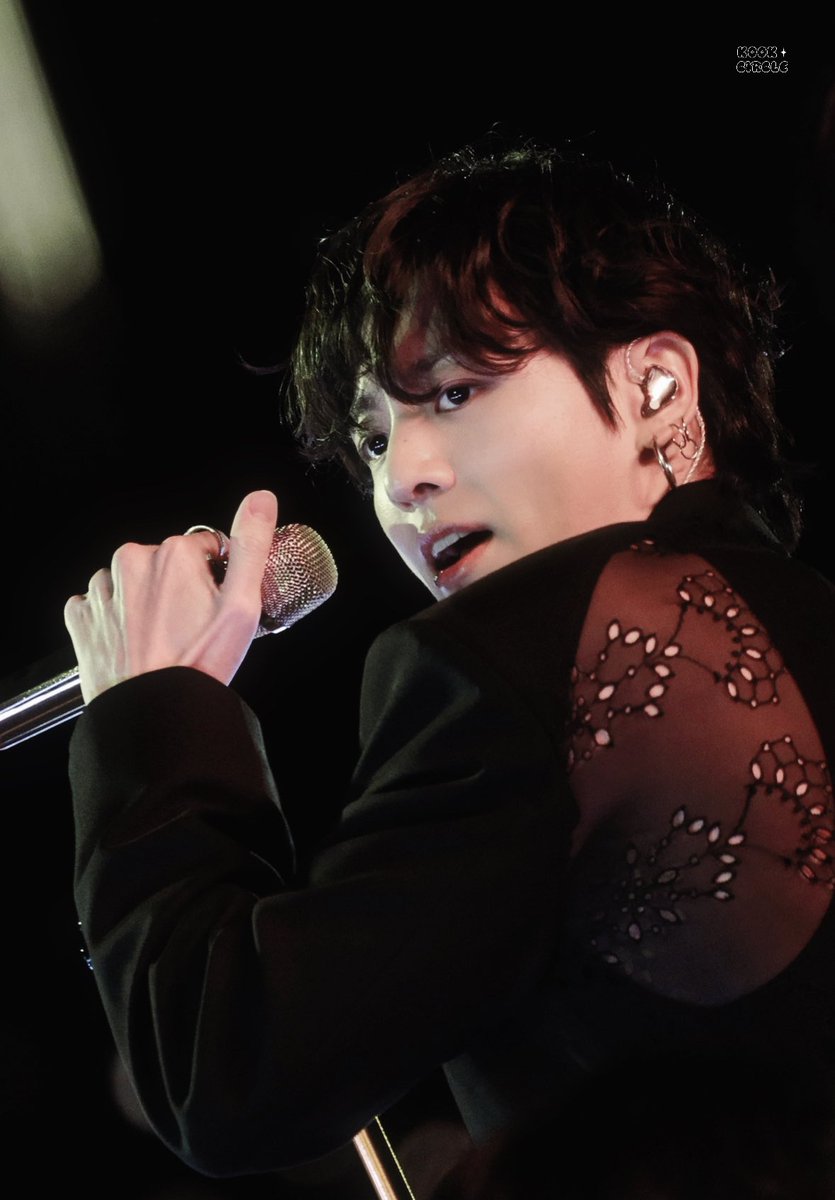 251031 ‘RUNSEOKJIN_EP.TOUR’ ENCORE HQ

𝓢𝓽𝓪𝓷𝓭𝓲𝓷𝓰 𝓝𝓮𝔁𝓽 𝓣𝓸 𝓨𝓸𝓾🖤

#전정국 #정국 #JUNGKOOK #jk
#방탄소년단 #BTS <a href="/BTS_twt/">방탄소년단</a>