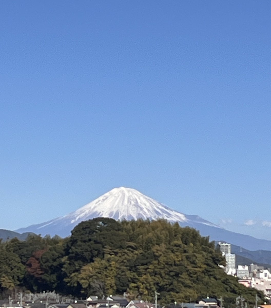 elitenenet's tweet photo. うわー、いきなりすごいね☃️🗻#FUJIchan https://t.co/n8r9kfm2gd