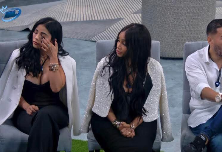 otra  más que dijo que lo de el beso fue cierto.
Le dijo .... Yo le Rogue a habraam que no abriera la boca en la entrevista 😱
Y liunny lamiendo a Karina como siempre pero Chelsy fue súper contundente y consisa con todo lo que le dijo. Chanel solo miraba.
#LaMansiónDeLuinny