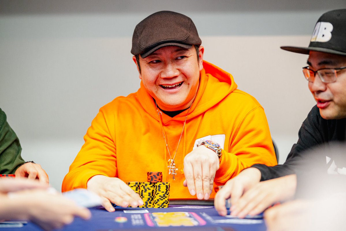 G2tsutsumi's tweet image. ①AA持ってて余裕で強気オールインしてる俺
②相手のコール待ちにカメラ目線で余裕な俺
③当たり前に割られて赤チップを大量に失った俺

#spadie #ここから始まるボク達のポーカーライフ