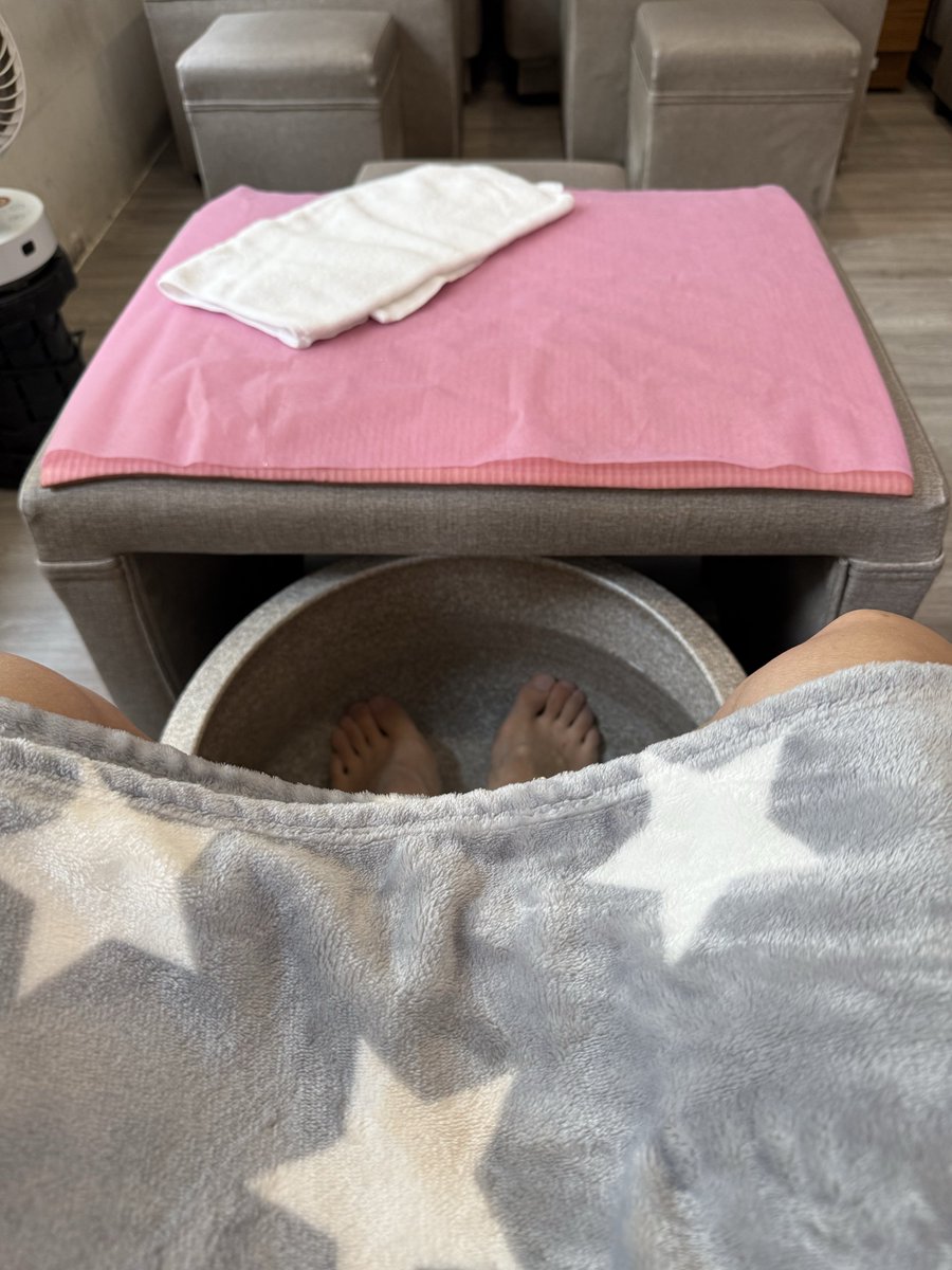 8himo8's tweet image. 台湾なのにハワイ式？足ツボマッサージ🦶

夏威夷養生館