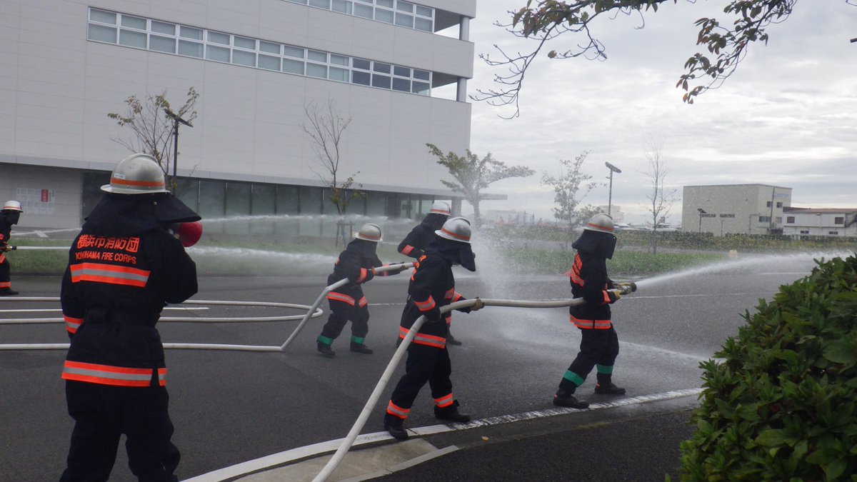 【連携訓練の実施🔥】
#磯子消防署 と #磯子消防団 で連携訓練実施しました🚒
消火活動や救助技術の向上を目指し、実践的な訓練を通じて団員の士気も高まりました。
地域の安全を守るため、継続して取り組んでまいります👩‍🚒
city.yokohama.lg.jp/bousai-kyukyu-…
#横浜市消防局 #防災訓練 #地域の安全