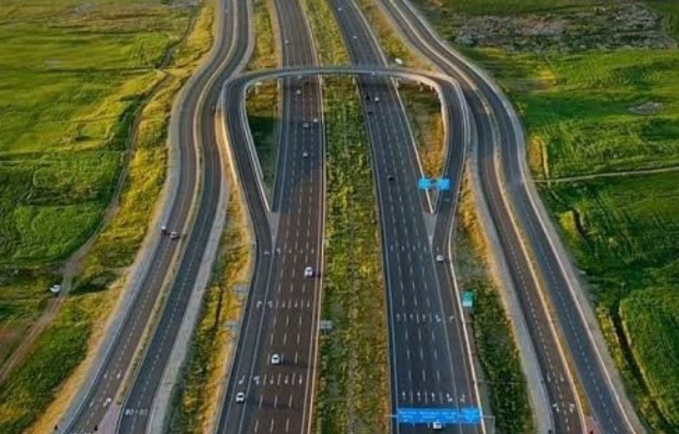 Exciting times for Kenya! 🇰🇪 Today marks a pivotal moment as H.E President Ruto launches the dualization of the Rironi–Naivasha–Gilgil–Nakuru–Mau Summit Highway and the Rironi–Maai Mahiu–Naivasha Road. This project is set to ease congestion, boost road safety, and enhance the