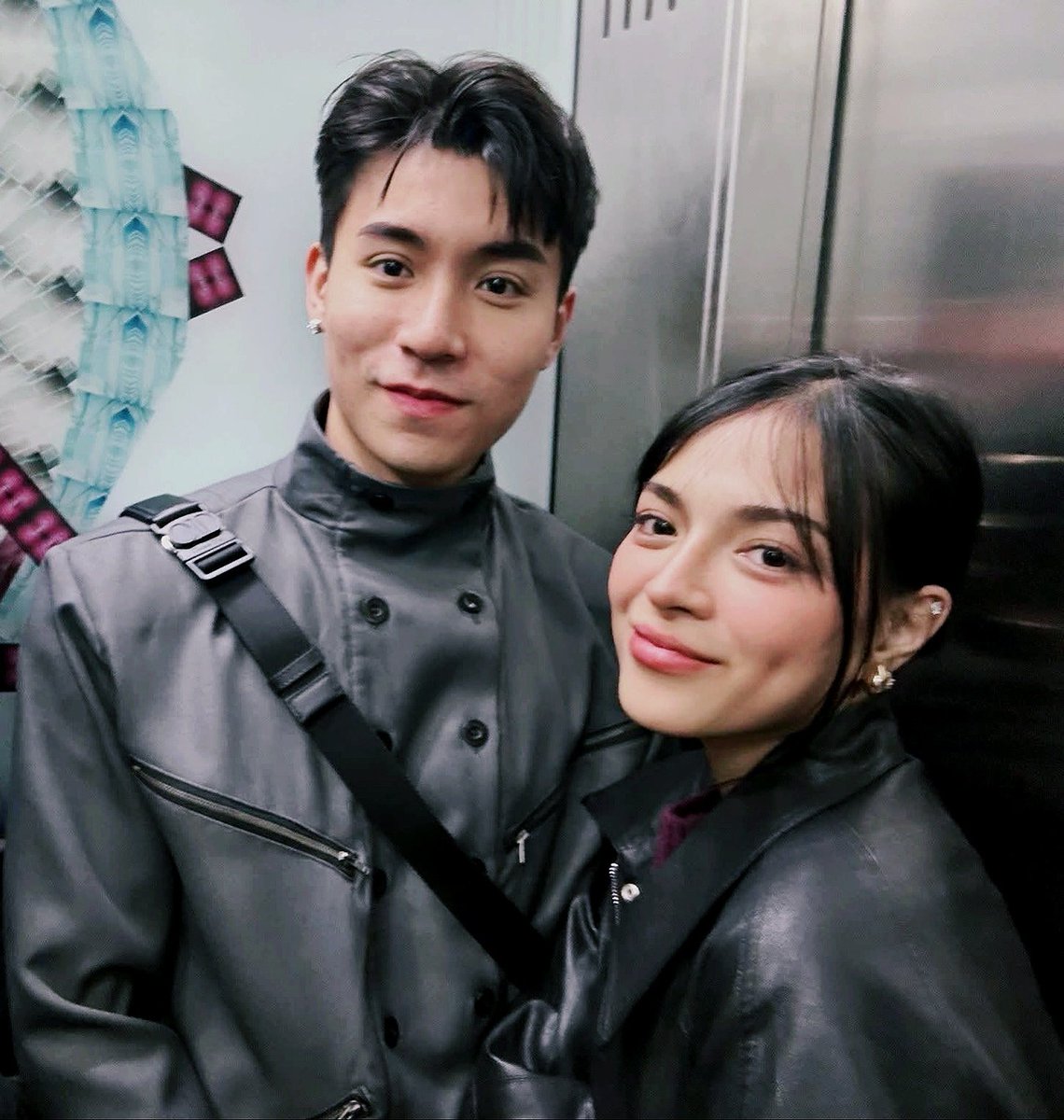 mainlymiks's tweet image. got a pretty face, a pretty boyfriend too 

MIKBRENT FUN FRIDAY