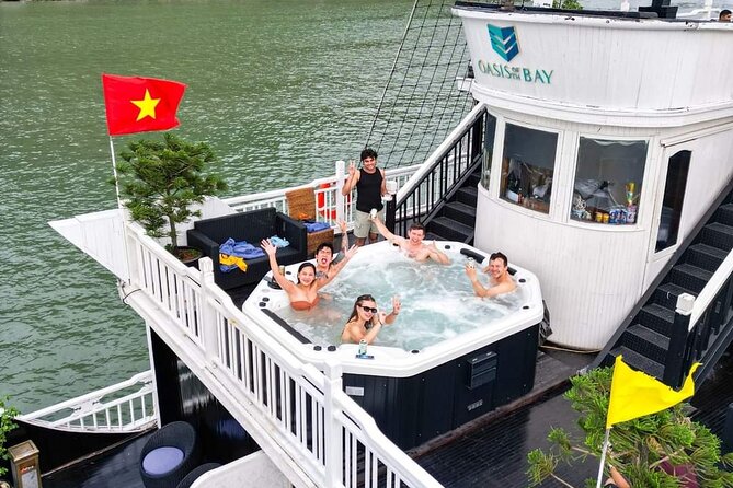 JungleBoss73's tweet photo. Cruise party in Bai tu long bay
https://t.co/nLr38DRGK6 https://t.co/S8sF0Mk9E8