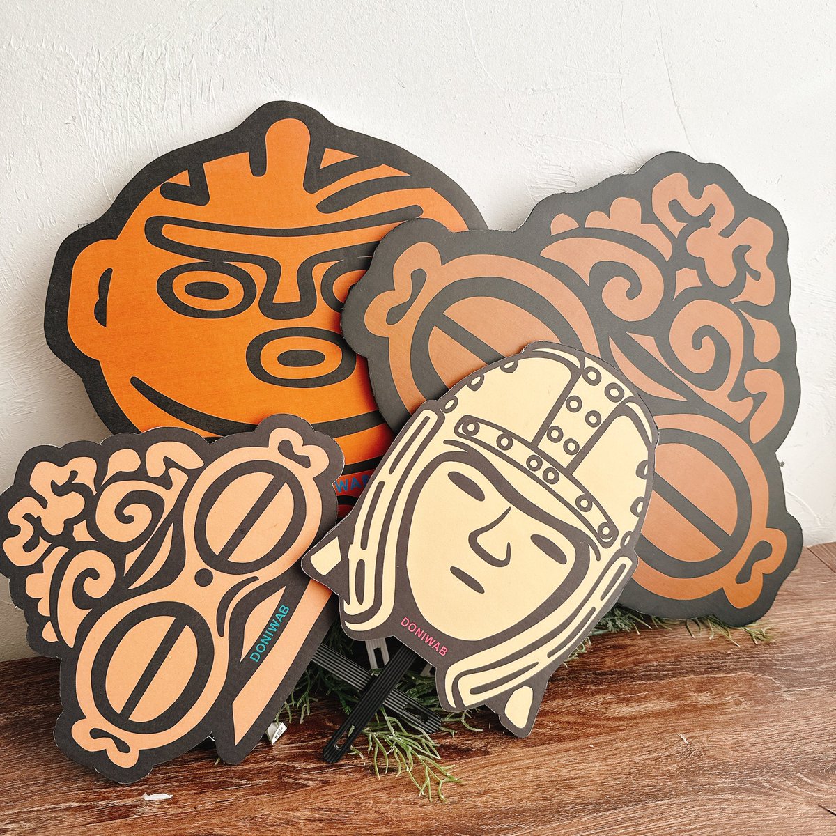 手持ち土偶・ハニワ変身アイテム作りました。 会場内に置いておきます