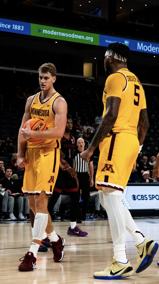 GopherMBB's tweet image. Cade and Crock leading the scoring efforts 💪

Tyson - 18 pts
Crocker-Johnson - 20 points

H2 7:29 - Minnesota 55 | Stanford 57

📺 z.umn.edu/awvk
📻(KTLK (103.5FM) z.umn.edu/awvj

#TeamTogether