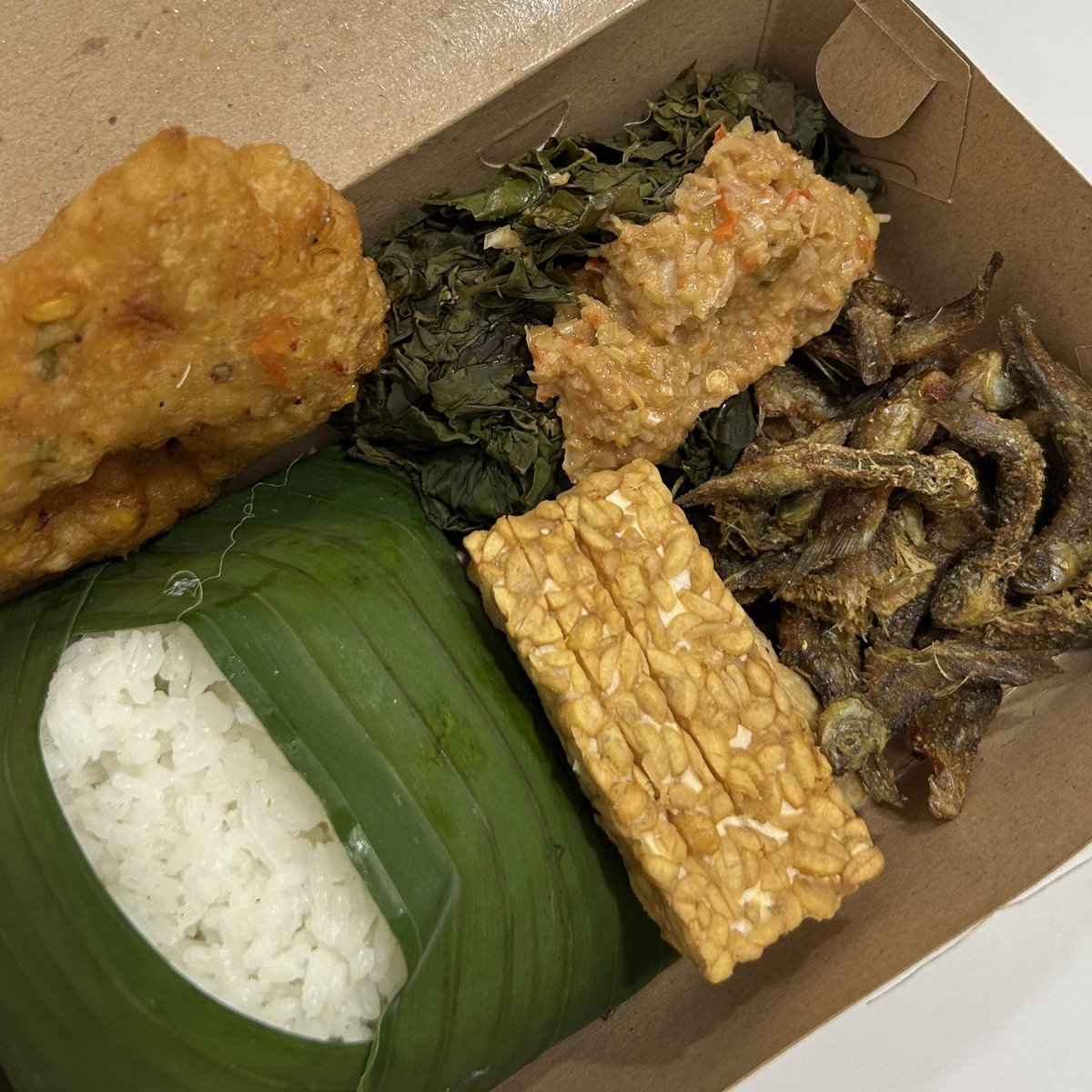 ya Allah ini enak banget huhuhu nasi semanggi sambel sereh 😭😭😭🤍