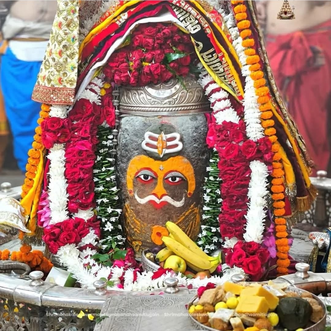 🔱🚩श्री महाकालेश्वर ज्योतिर्लिंग जी का आज का भस्म श्रृंगार आरती दर्शन *उज्जैन*
*28 नवम्बर  2025*      *दिन - शुक्रवार*                    🌹🌹🌹💐💐💐
🌹🌞*ॐ हौं जूं सः ॐ भूर्भुवः स्वः ॐ त्र्यम्‍बकं यजामहे सुगन्धिं पुष्टिवर्धनम्उर्वारुकमिव बन्‍धनान् मृत्‍योर्मुक्षीयमामृतात् ॐ