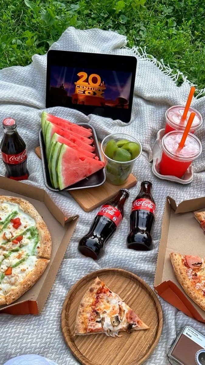 SubrithaW's tweet photo. Suggest me Some Movie to watch @NetflixIT #netflixpremium #CampHaven https://t.co/rLsBn8ZFPi
