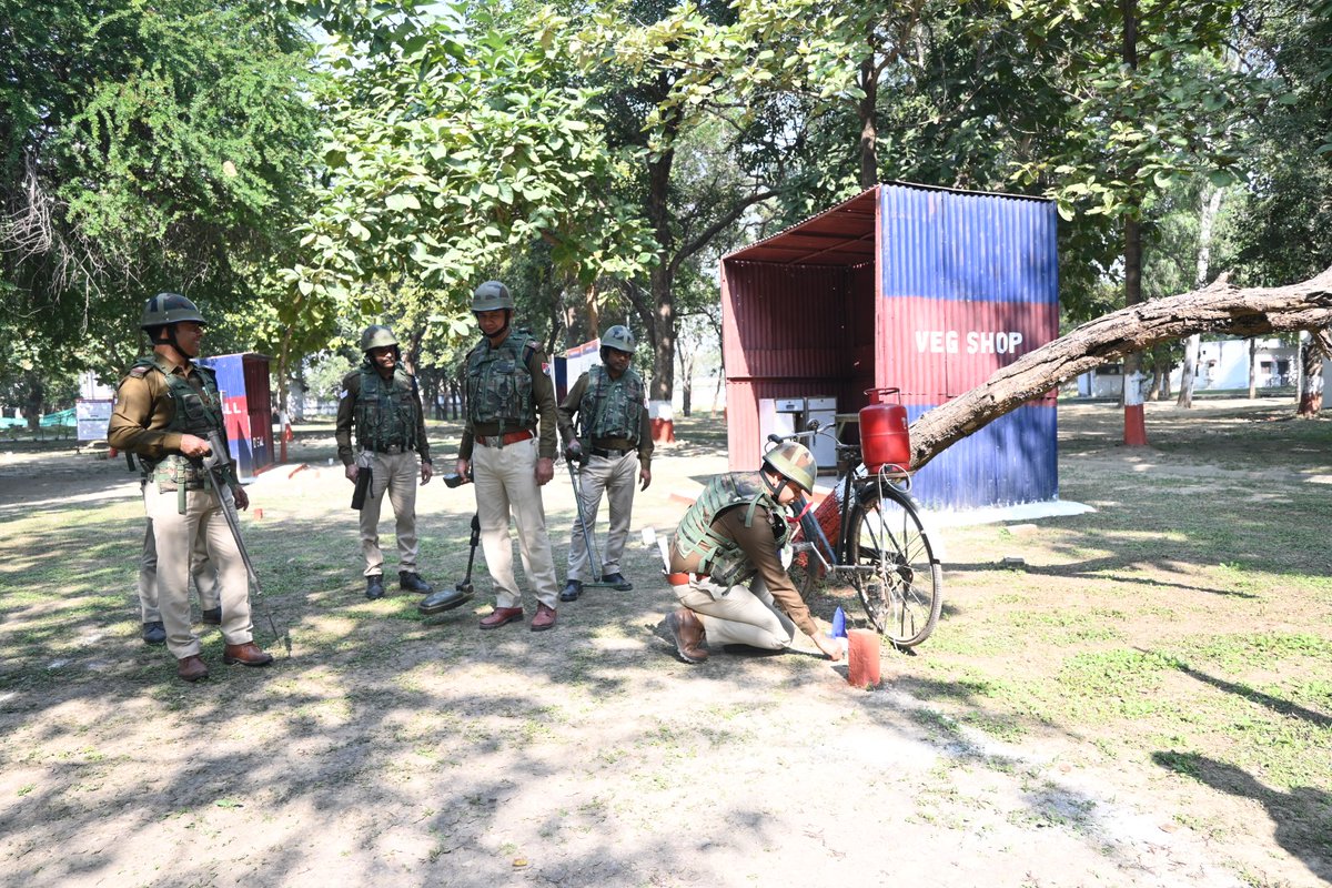 suryacommand's tweet image. &quot;𝗕𝘂𝗶𝗹𝗱𝗶𝗻𝗴 𝗖𝗮𝗽𝗮𝗯𝗶𝗹𝗶𝘁𝘆 𝗦𝘁𝗿𝗲𝗻𝗴𝘁𝗵𝗲𝗻𝗶𝗻𝗴 𝗥𝗲𝘀𝗽𝗼𝗻𝘀𝗲&quot;

A two day CIED training cadre by 201 CEDU was conducted for the Railway Protection Force at Shingara Training School, #Barabanki as part of the Disaster Management Course of Jagjiwan Ram National…