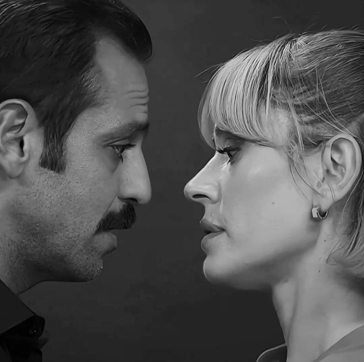 لِتُقاوم كُلّ البِحار
ستغرق في بَحري
لِتُقاوم كُلّ الأمواج
ستُهزَم في بَحري

#YahDer #Veliaht