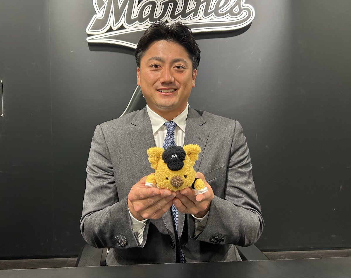 山田孝之さんから手渡しでもらったステッカーとショーツ 山田孝之さんから手渡しでもらったステッカーとショーツ