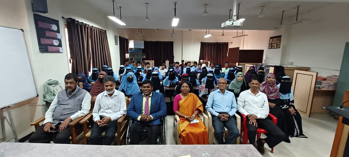 Maza01245's tweet photo. Career Awareness Program  aiming to enhance students’ understanding of emerging career avenues in commerce and finance.
The session featured an insightful address by CA Nagarjunarao Akula, who spoke on Career Opportunities in Accounting and Finance. https://t.co/sBBHU5fPcm
