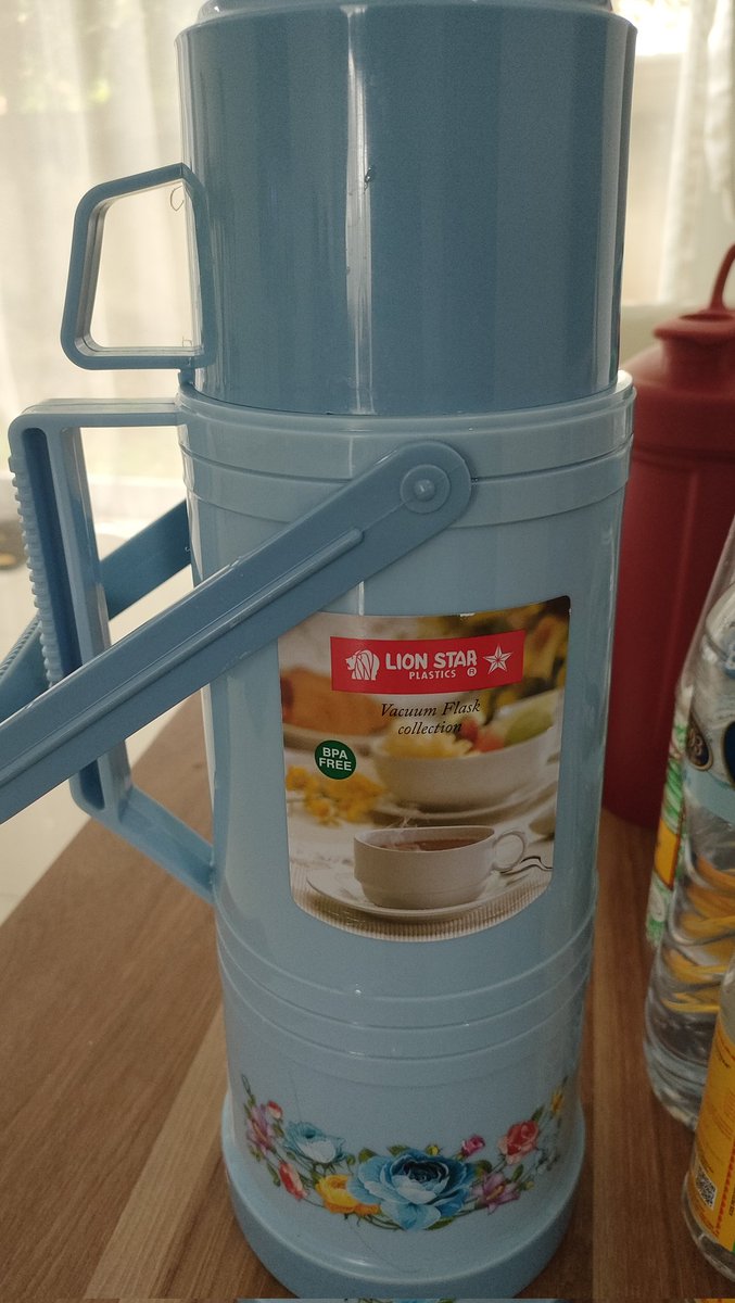 soesann's tweet photo. anitaaaa warna tumbler kita udah sama loh. ini puas sampe malem but ngopi.. anti hilang pula anitaaa 😂 https://t.co/e6PYJ5dkXS