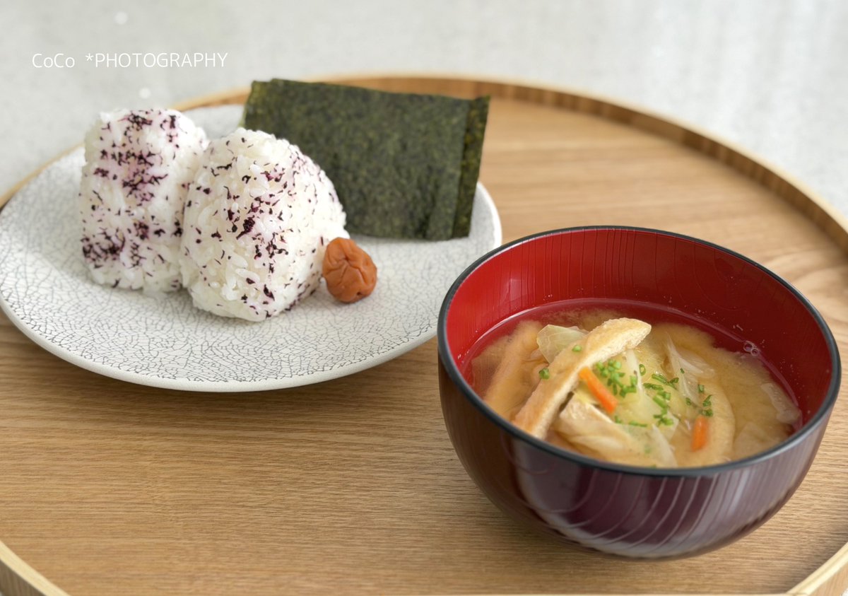 39coco39coco's tweet image. 冬の朝にしみわたる
キャベツとあげの味噌汁。

#おうちごはん #coco日和