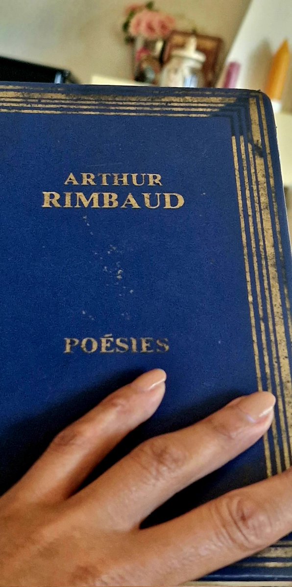 SozyToditsara's tweet image. A Morning  habit: Grab a book and read.

I love Poetry.🥰

What do you read today?

#books
#MorningRoutine