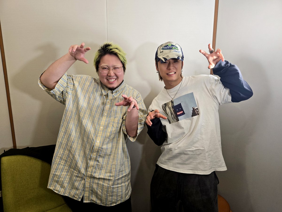 ／
⌚17時になりました！
＼

#TOKYOFM
G-SHOCK presents THE MOMENT

はじまりました！

前週に続き
#MAZZEL から
リーダーの #TAKUTO さんをゲストにお迎えします！
(<a href="/mazzel_official/">MAZZEL</a>)

🔻#radiko はこちらから⌚
tfm.co.jp/listen/radiko/

#MUZE
#こっちのけんと <a href="/SuppokoPeppoko/">こっちのけんと</a>
#ザモーメント
