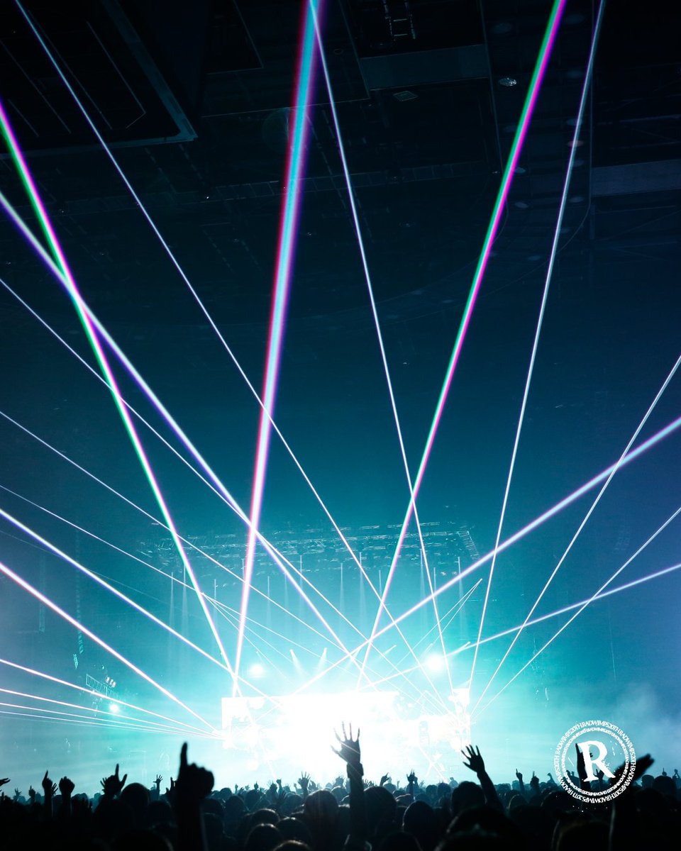 RADWIMPS's tweet image. ■━━━━━━━━━━━━━━━■
 10th ANNIVERSARY LIVE TOUR
 RADWIMPSの胎盤
 2015.11.28
■━━━━━━━━━━━━━━━■

10年前の今日は、
初の対バンツアー「10th ANNIVERSARY LIVE TOUR RADWIMPSの胎盤」のファイナル。…