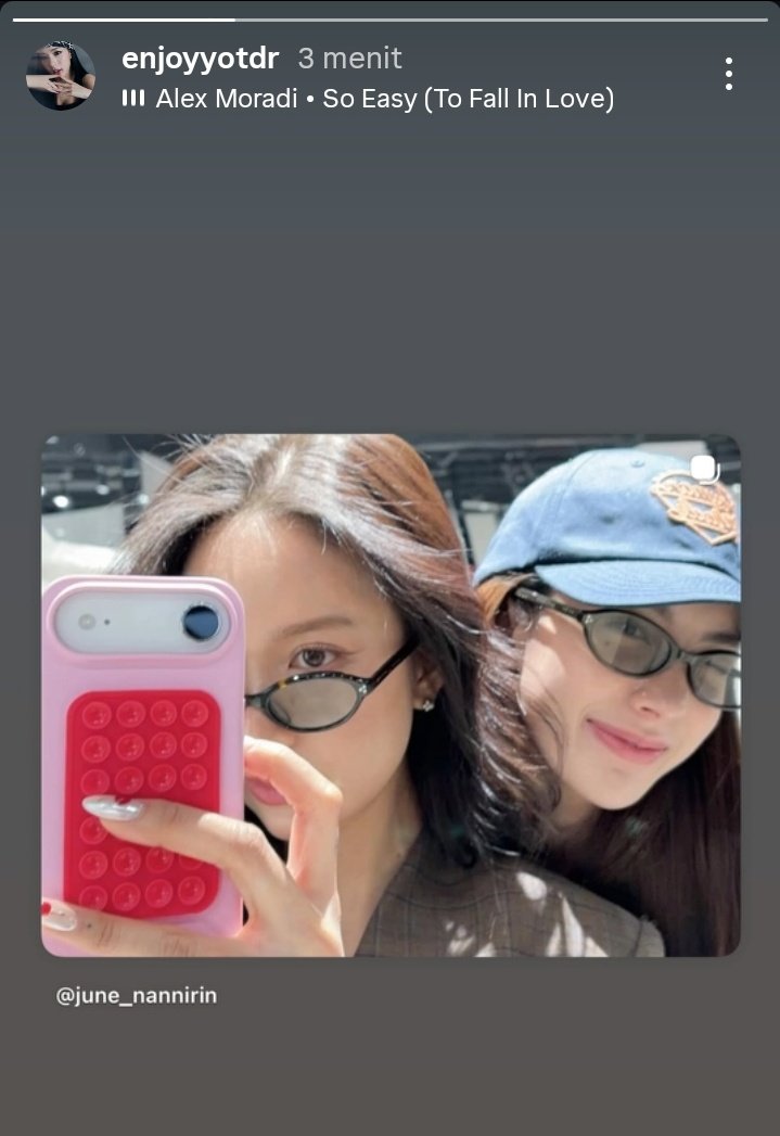 joyjune_'s tweet image. jong, why did you choose this photo? do you want to flexing your mathcing glasses? 

#EnjoyJune #เอนจอยจูน