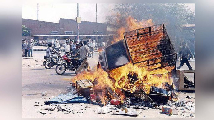 Sanj_news's tweet image. 2002ના રમખાણો : ટ્રક ડ્રાઇવરની હત્યા કેસમાં 9 આરોપીઓને નિર્દોષ છોડવાના ચુકાદાને હાઇકોર્ટે યથાવત રાખ્યો 

#Gujarat 
#highcourt 
#riots

sanjsamachar.net/news-detail/20… 

#SanjSamachar